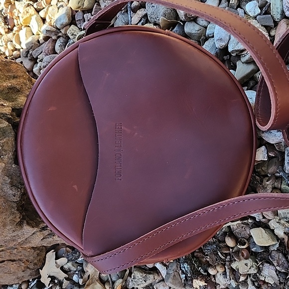 PORTLAND LEATHER 9" ROUND LEATHER CROSSBODY BAG - Picture 11 of 11